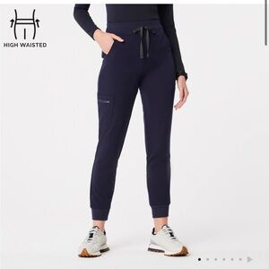 Fig’s women’s jogger scrub pants Size M navy